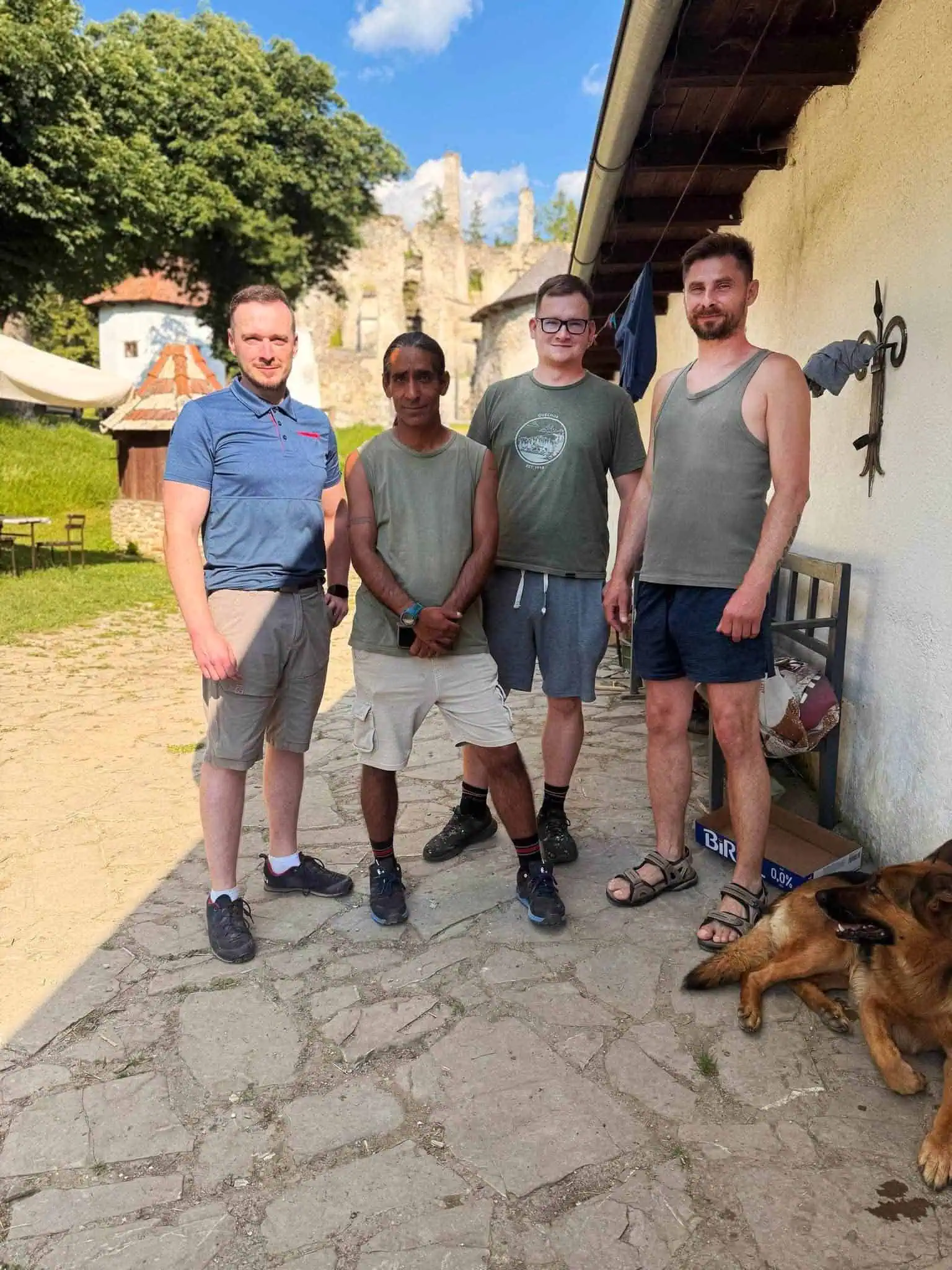 Práca dobrovoľníkov na Sklabinskom hrade